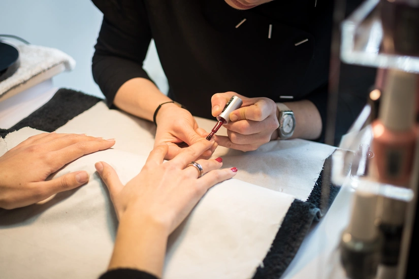 Service pose de vernis