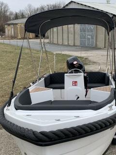Location yacht