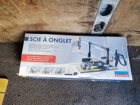 Location scie a onglet