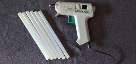 Location pistolet a colle
