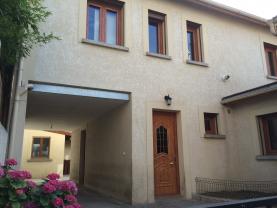 Location logement contre service