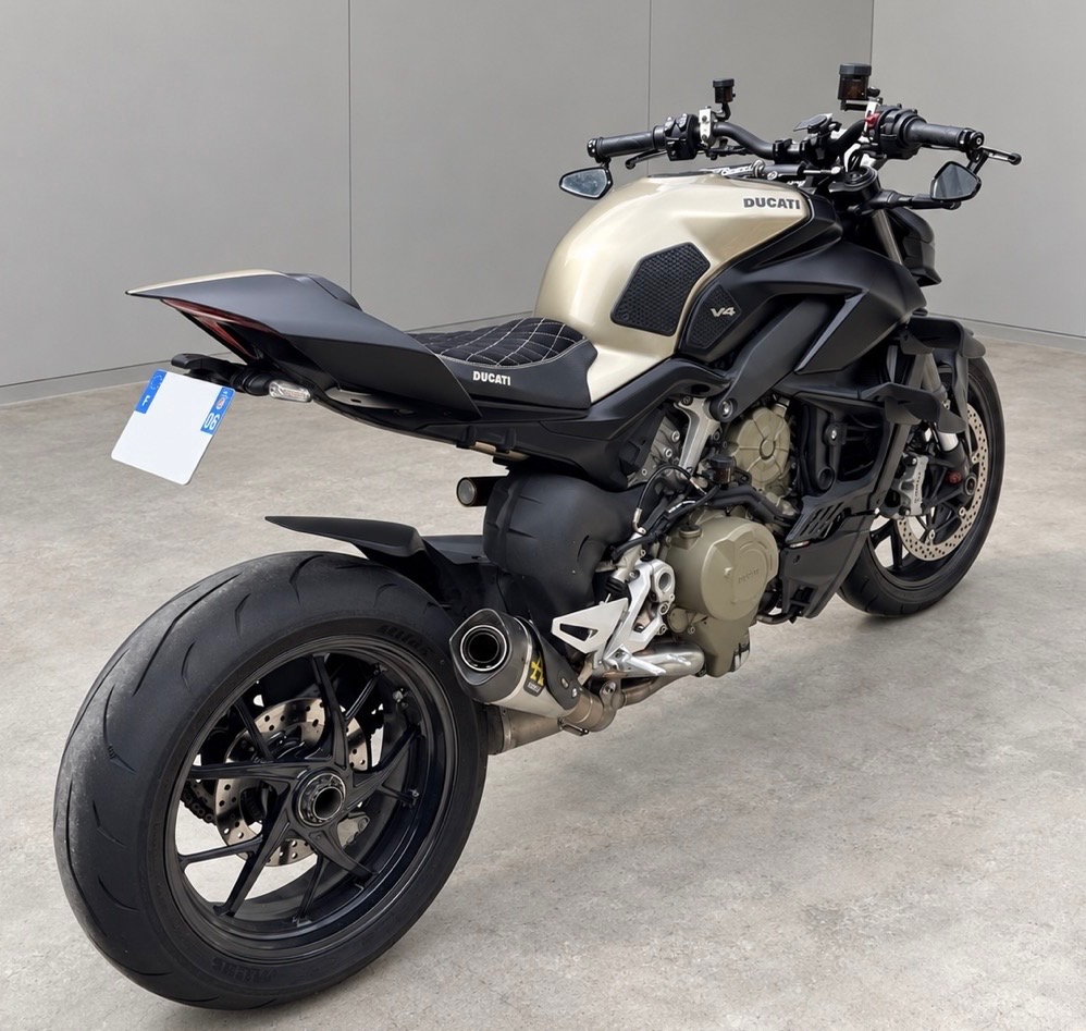 Location moto entre particuliers (06)