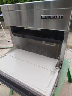 Location machine a glacons